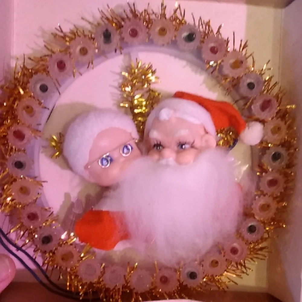 Christmas Plug In Spinning Lights Wreath - Picture 1 of 6